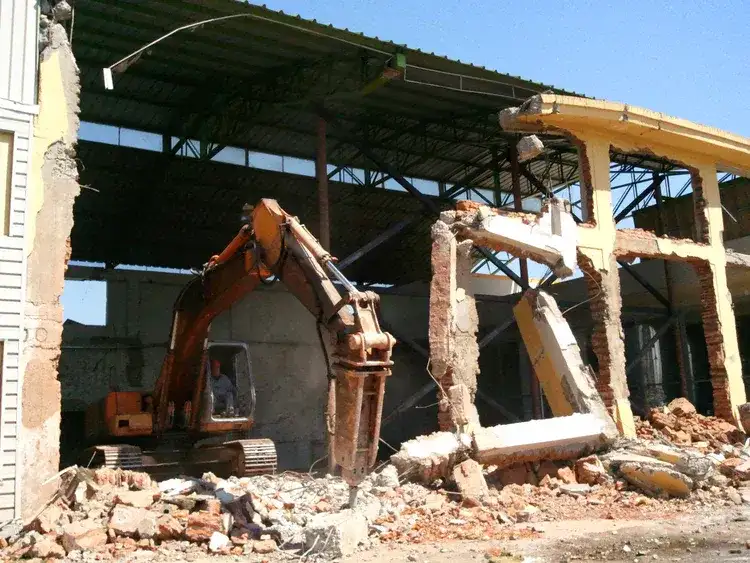 Demolición y Construcción Local Comercial